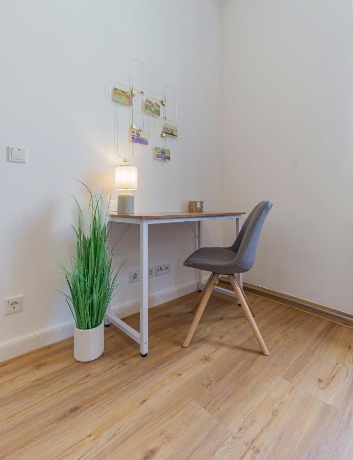 Modernes Apartment - Zentral, Ruhig, Wlan, Netflix, Kueche, Schreibtisch, Parkplatz, Waschtrockner Cottbus Kültér fotó